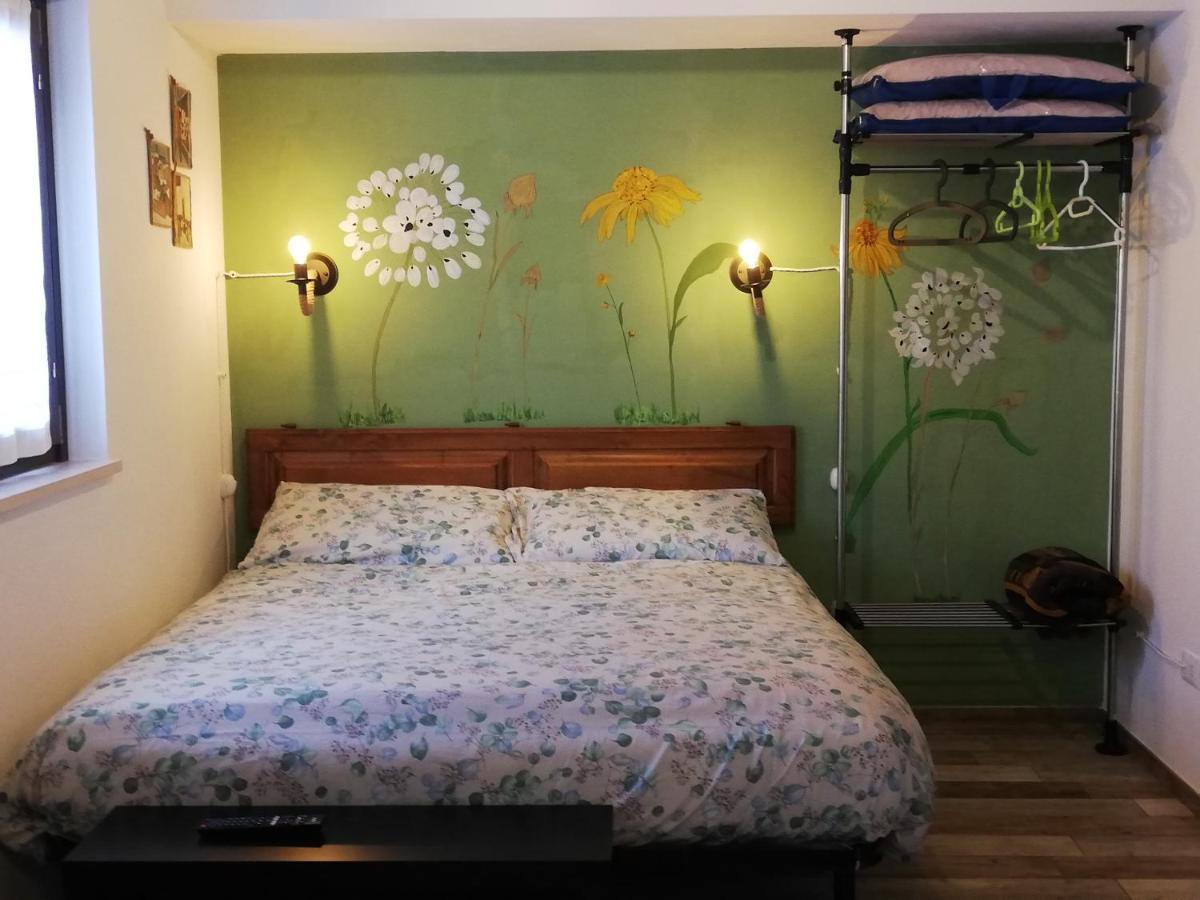 B&B Interno Sg - Monolocale LʼAquila Buitenkant foto