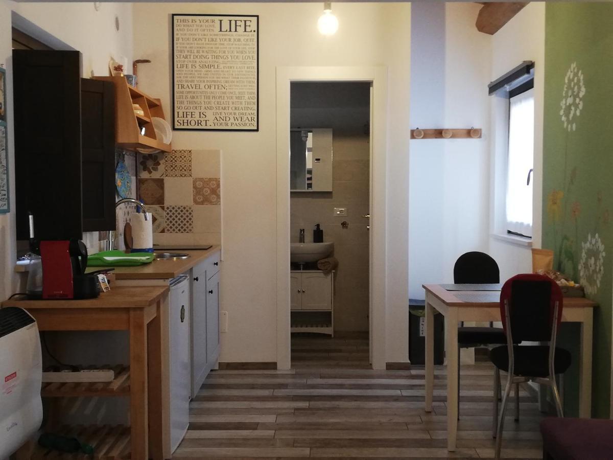B&B Interno Sg - Monolocale LʼAquila Buitenkant foto
