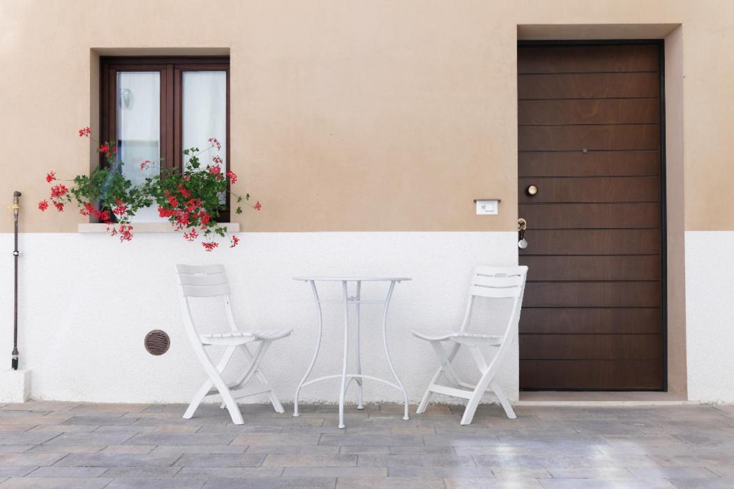 B&B Interno Sg - Monolocale LʼAquila Buitenkant foto